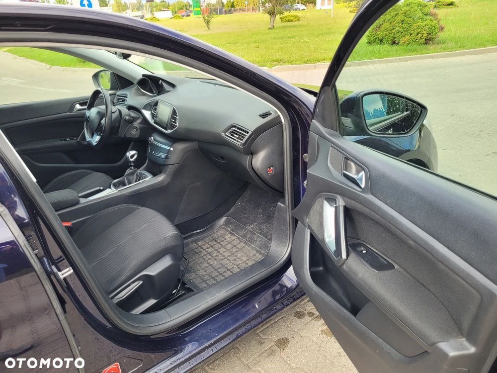 Peugeot 308 1.2 PureTech Allure S&S - 12