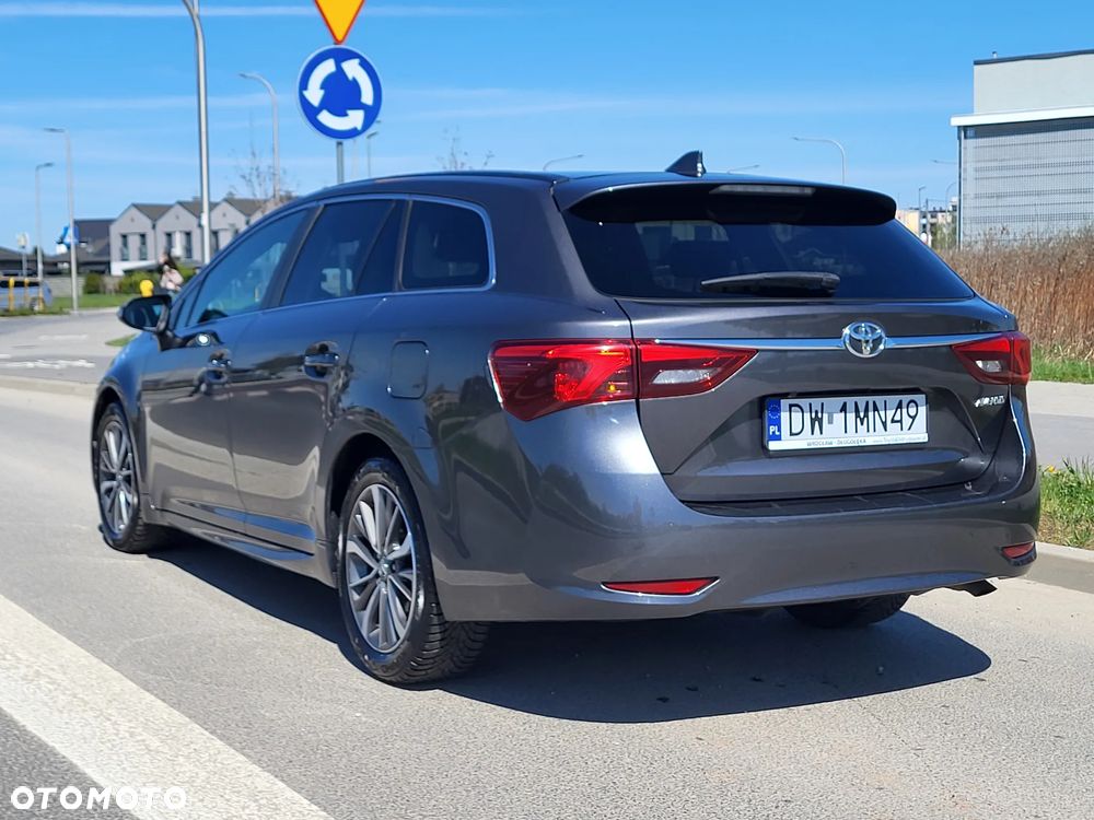 Toyota Avensis 2.0 D-4D Premium - 6