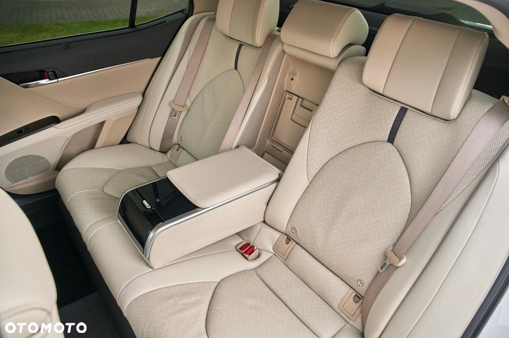 Toyota Camry 2.5 Hybrid Executive CVT - 25