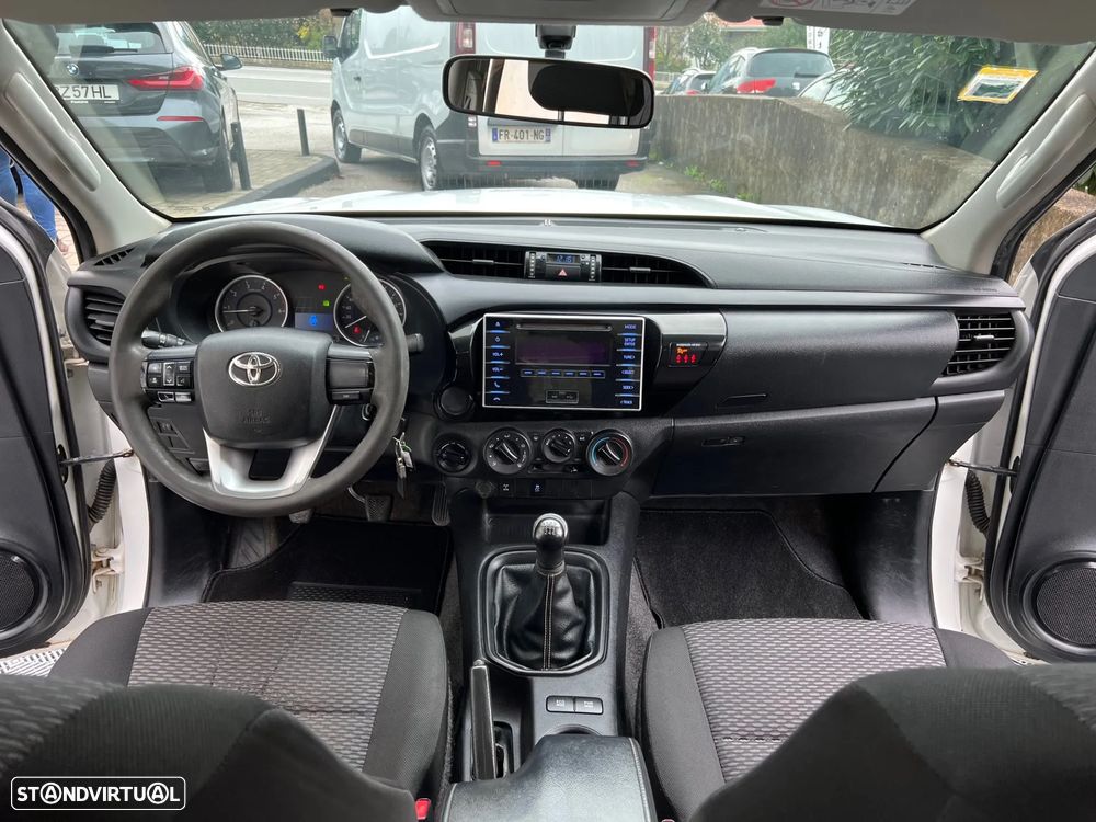 Toyota Hilux 2.4 D-4D 4WD CD CM - 13