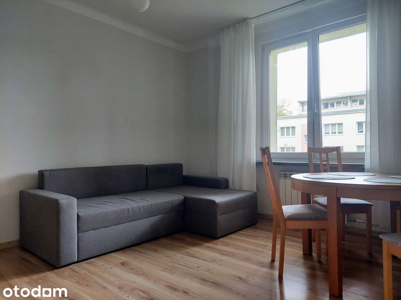 Rozkładowe 2 pok., z osobną widną kuchnią.
