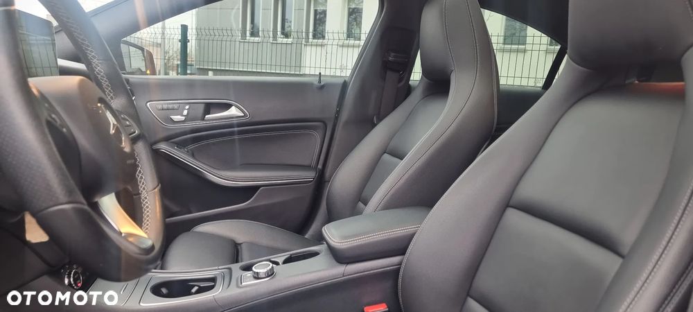 Mercedes-Benz CLA 250 4Matic 7G-DCT UrbanStyle Edition - 23