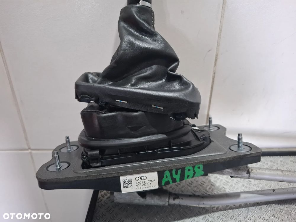 Wybierak biegów lewarek Audi A4 B8 lift nr 8K0711025R rok 2013 - 2