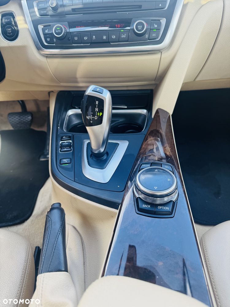 BMW Seria 3 328i xDrive Sport-Aut Luxury Line - 22
