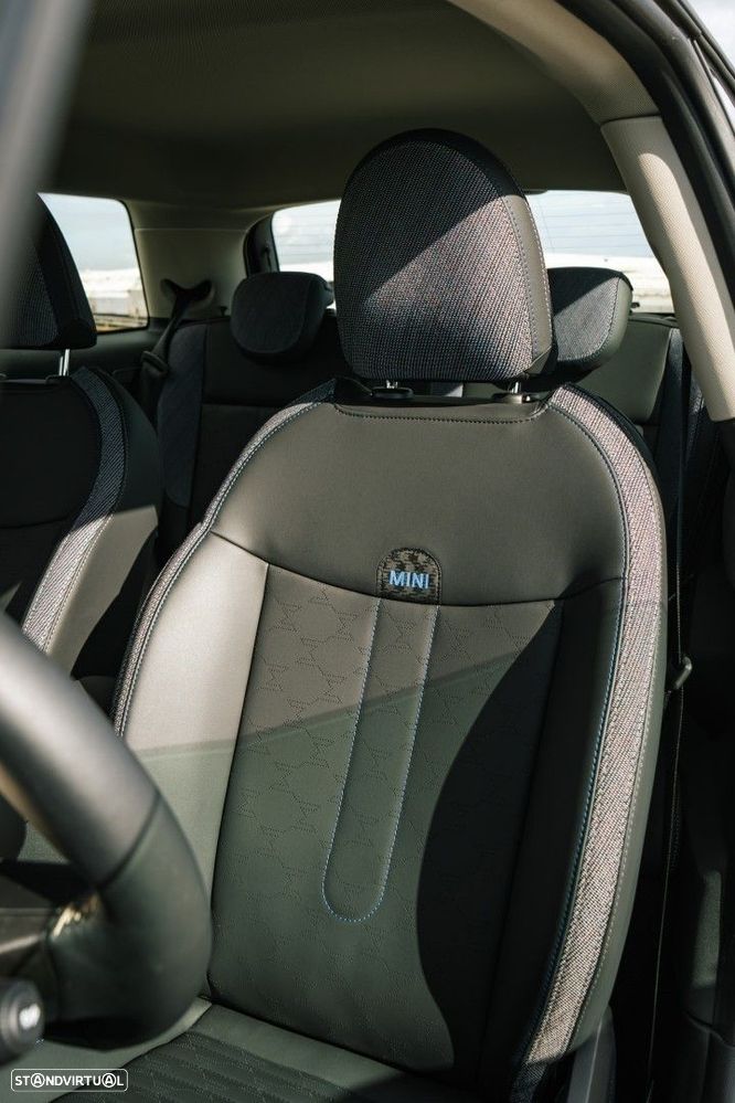 MINI 3 Portas Cooper C Essential - 23