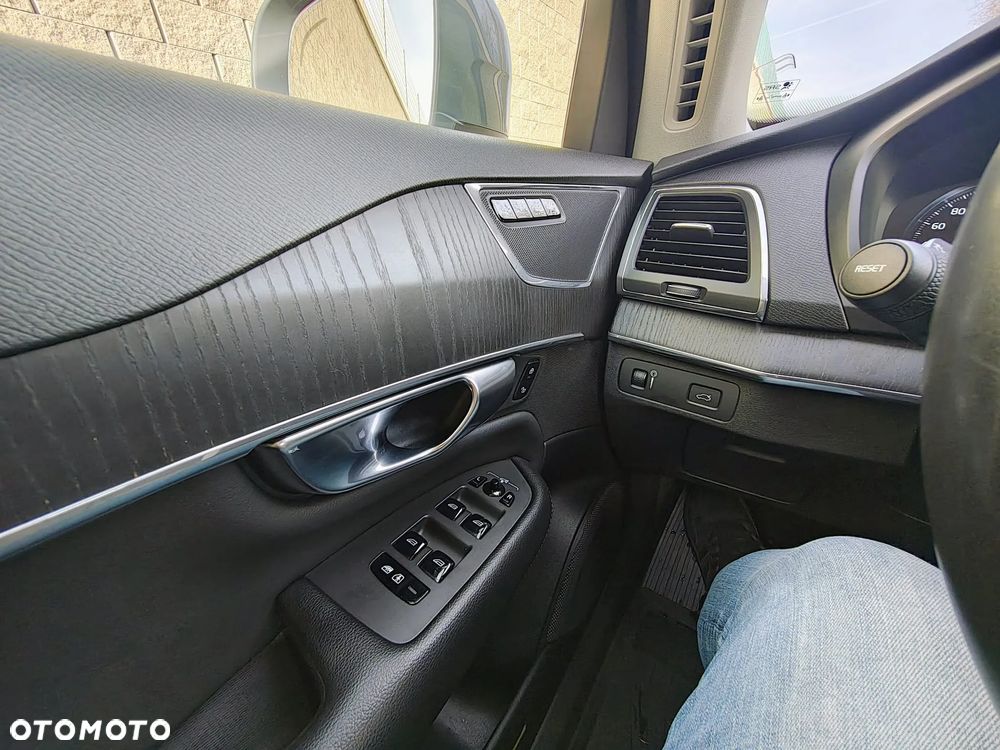 Volvo XC 90 T5 AWD Geartronic Momentum - 10