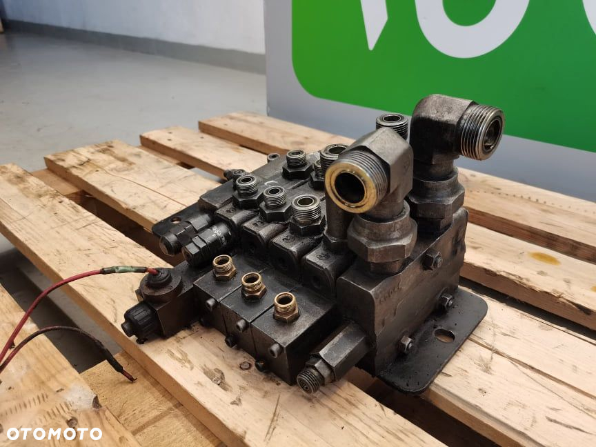 Rozdzielacz hydrauliczny CAT TH 63 - 4