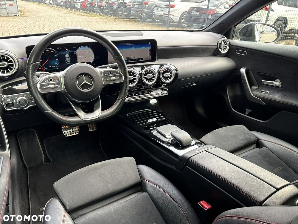 Mercedes-Benz Klasa A 220 4-Matic AMG Line 7G-DCT - 12