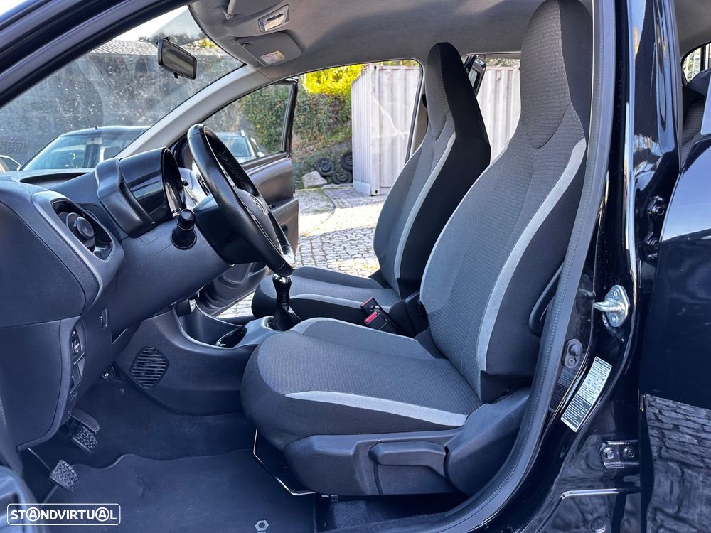 Toyota Aygo 1.0 X-Clusiv Black - 18