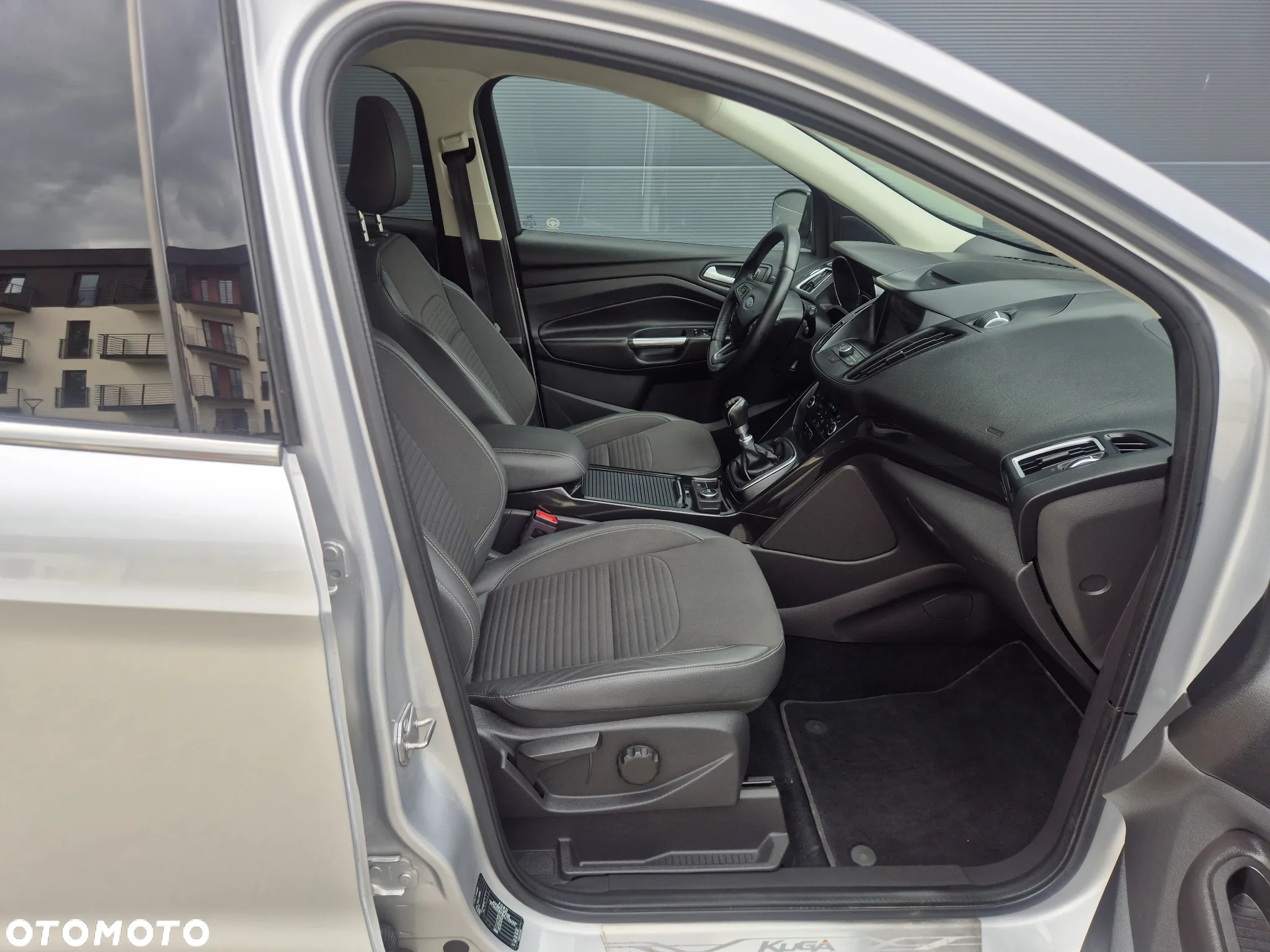 Ford Kuga 2.0 TDCi 2x4 Titanium - 22