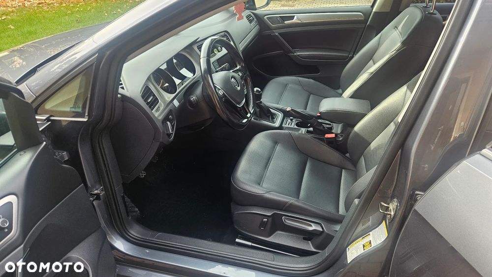Volkswagen Golf - 27