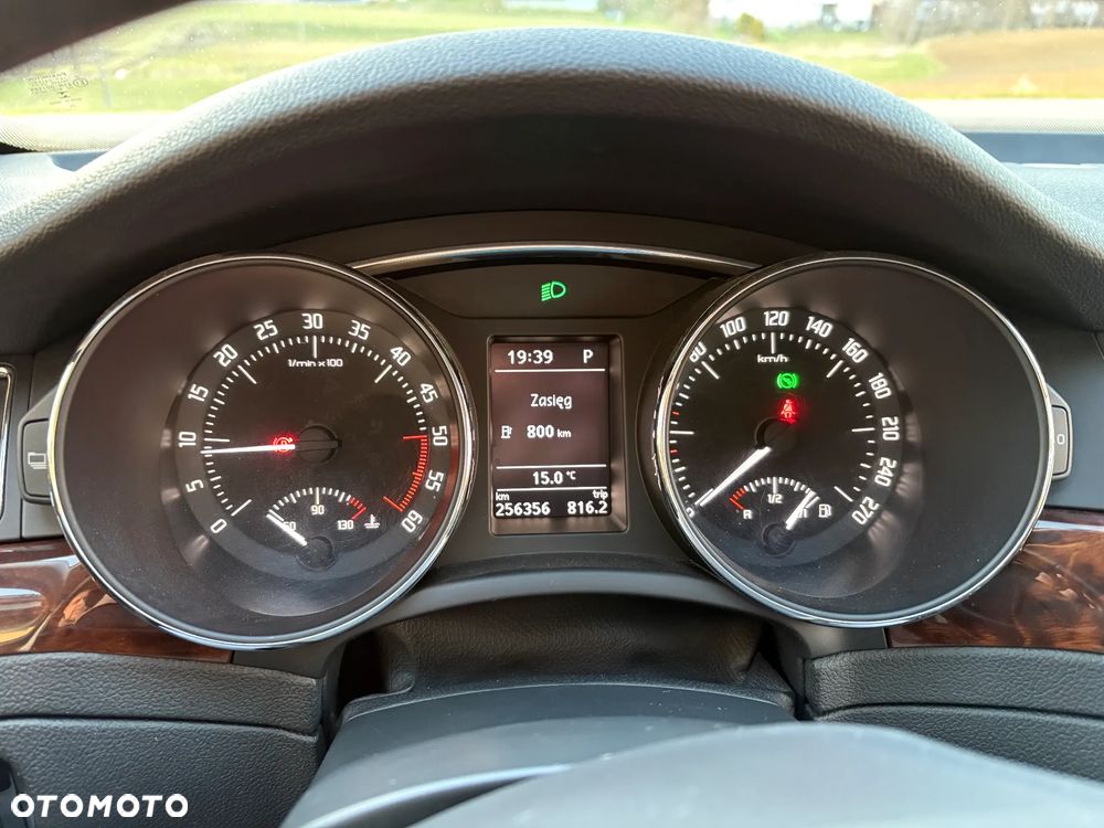 Skoda Superb 2.0 TDI Elegance DSG - 2