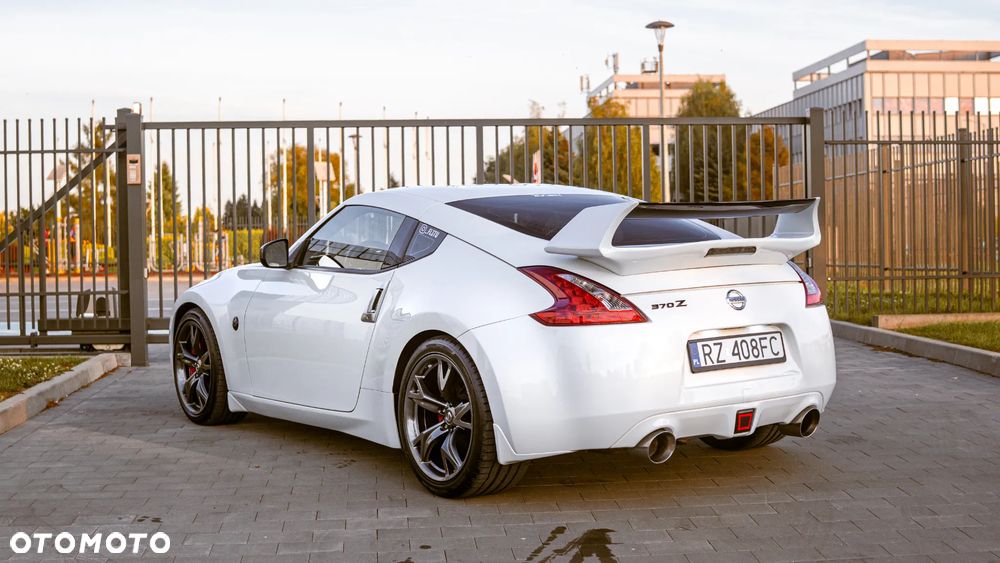 Nissan 370 Z Standard - 9