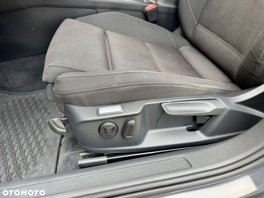 Volkswagen Passat - 24