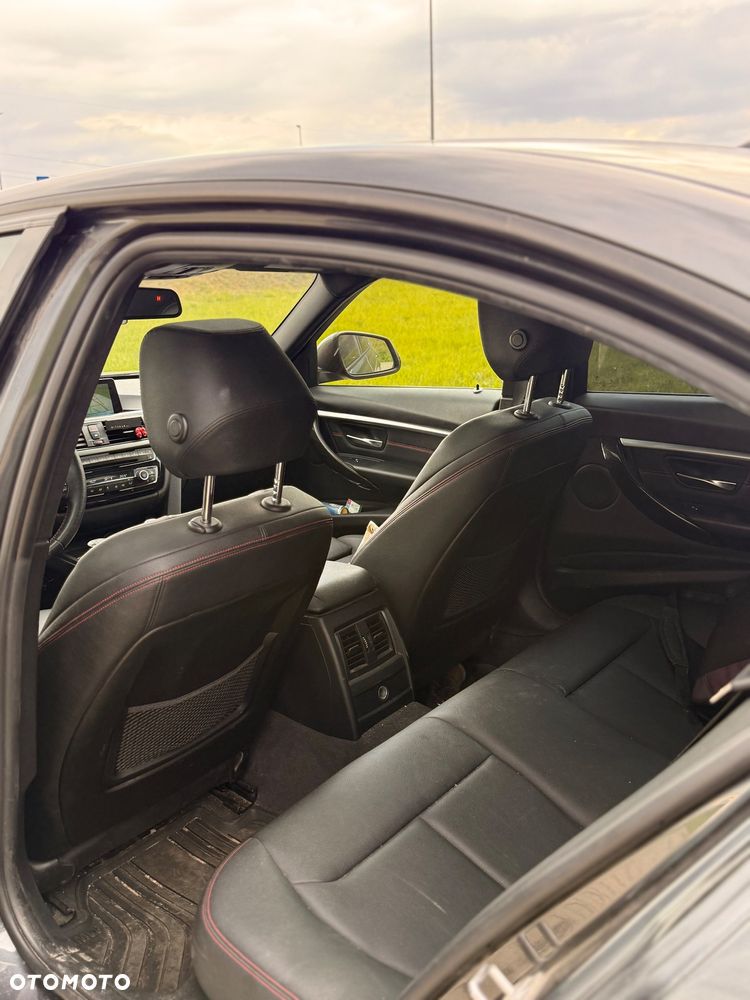 BMW Seria 3 330i xDrive - 10
