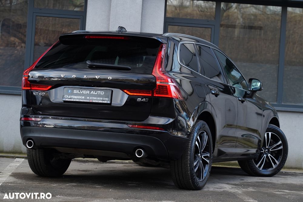 Volvo XC 60 B4 MHEV AT8 AWD Momentum Pro - 23