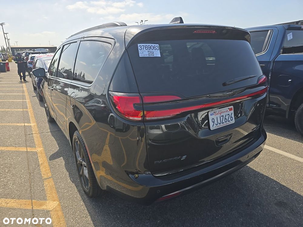 Chrysler Pacifica - 5
