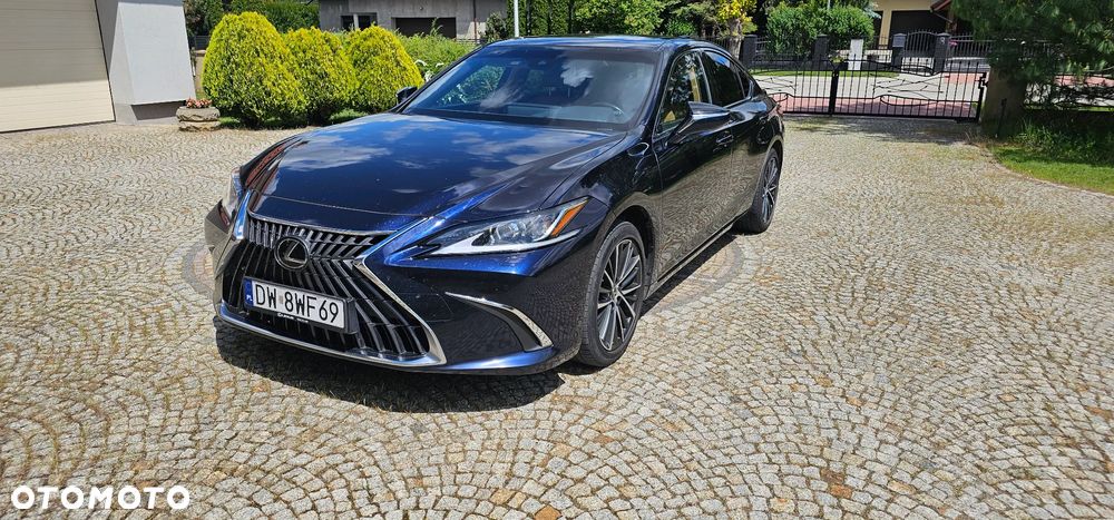 Lexus ES - 1