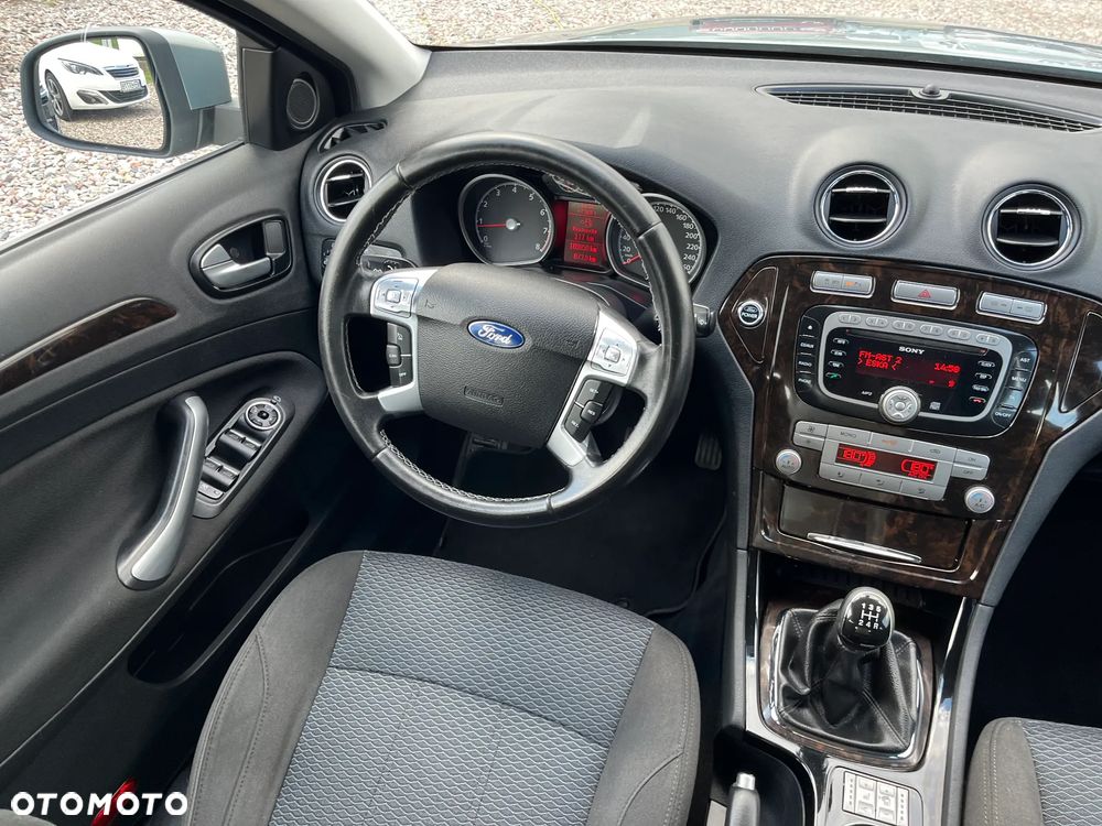 Ford Mondeo 2.0 Ghia - 19