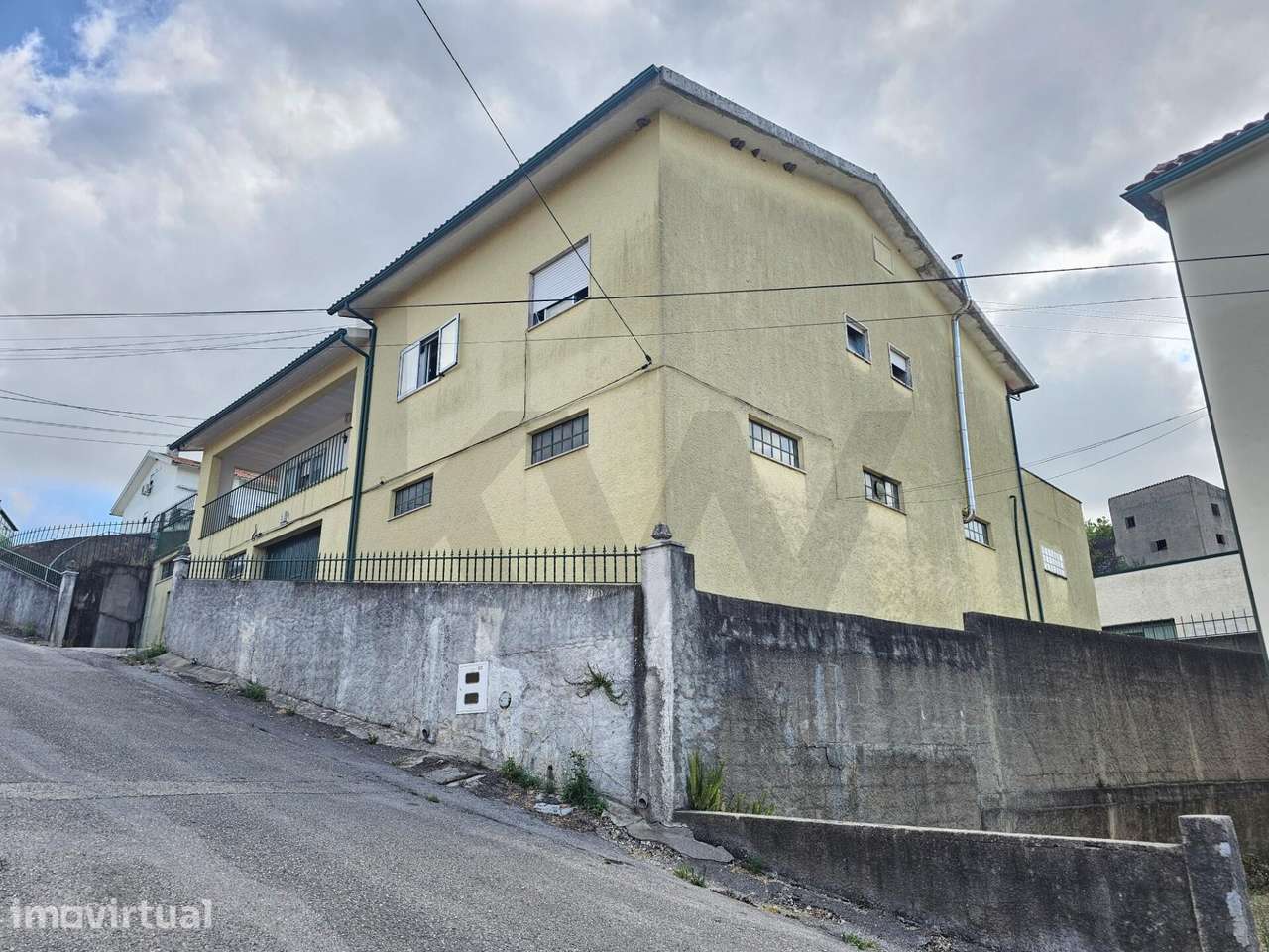 Apartamento T5 com 241,67m2 | Oficina com 373,5m2 | Anexo com 162,75m2 - Grande imagem: 3/33