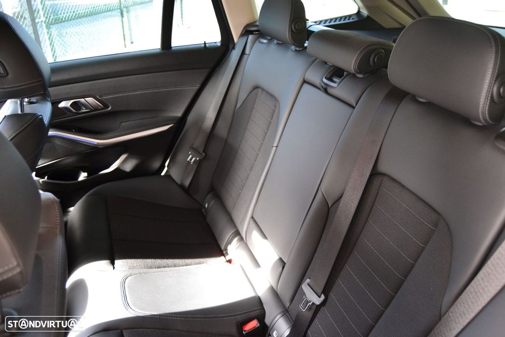BMW 320 d Touring Line Sport Auto - 28