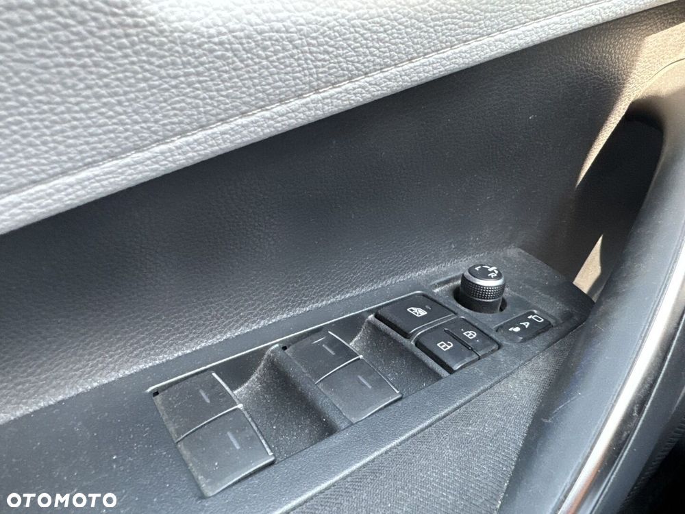 Toyota Corolla 2.0 Hybrid Comfort - 22