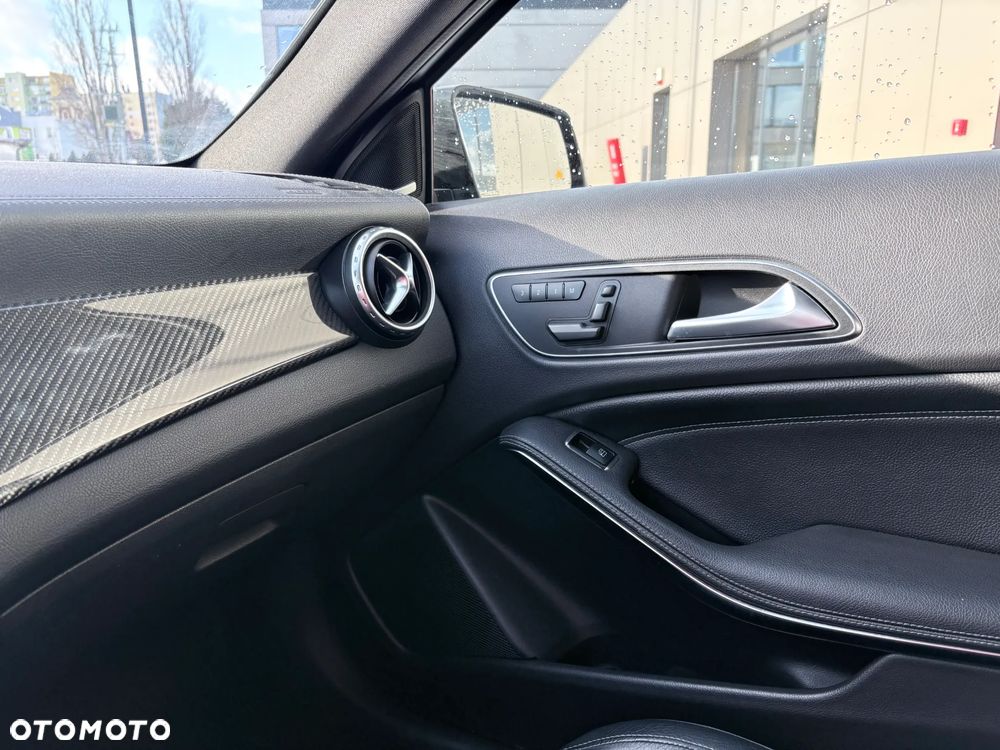 Mercedes-Benz GLA 45 AMG 4-Matic - 13