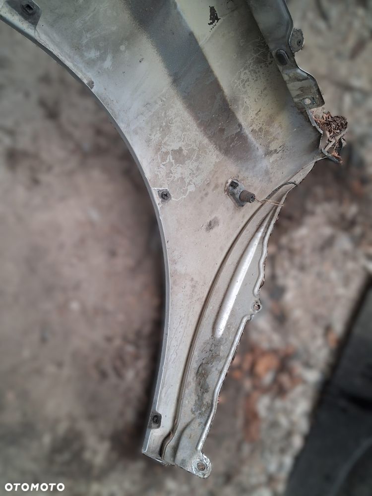 Błotnik VW GOLF 4 prawy srebrny bez rdzy  OE - 2