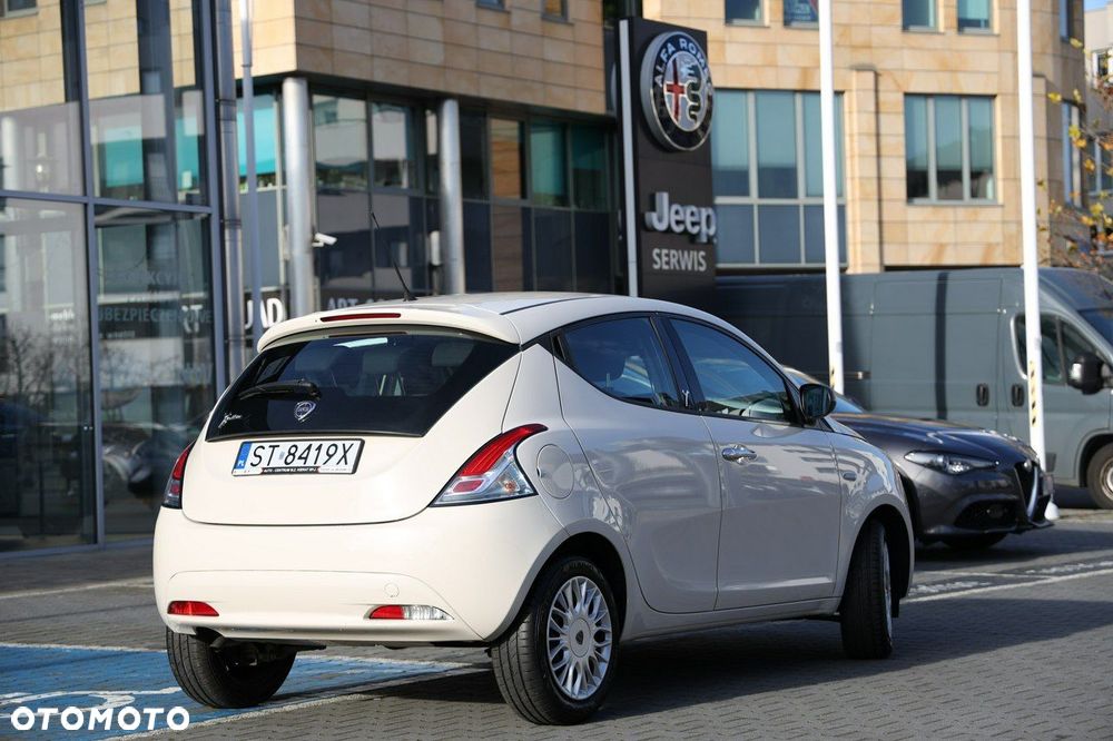 Lancia Ypsilon - 5