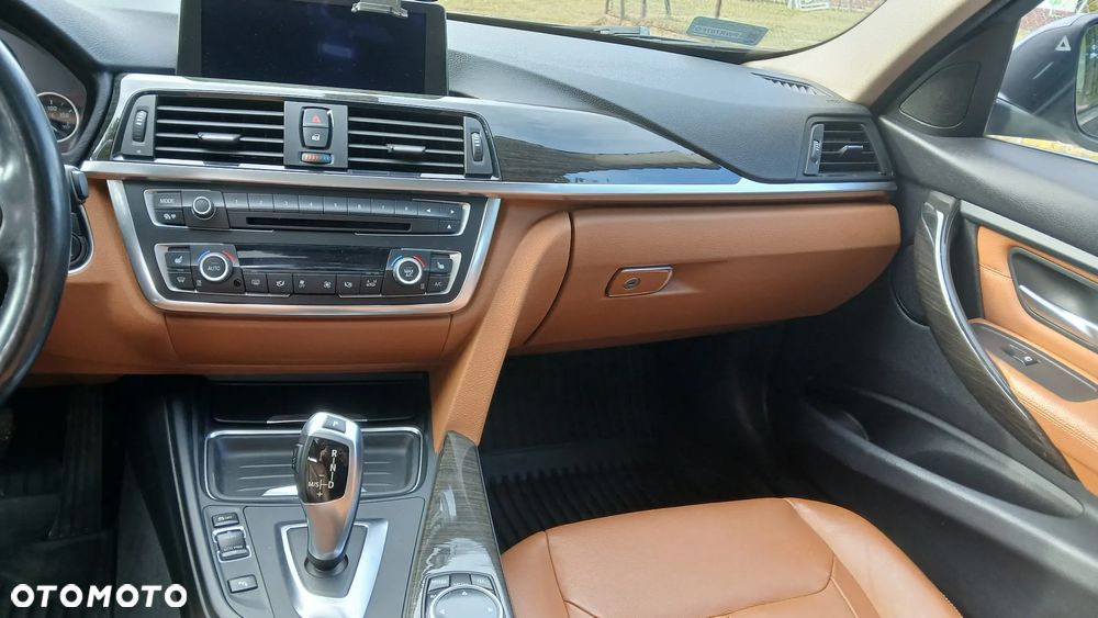 BMW Seria 3 330d Sport-Aut Luxury Line - 33