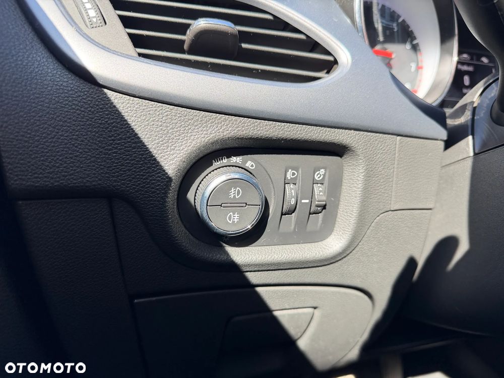 Opel Astra 1.2 T Elegance S&S - 20