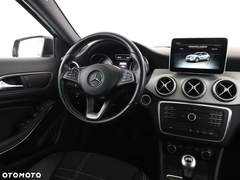 Mercedes-Benz GLA 200 Urban - 17