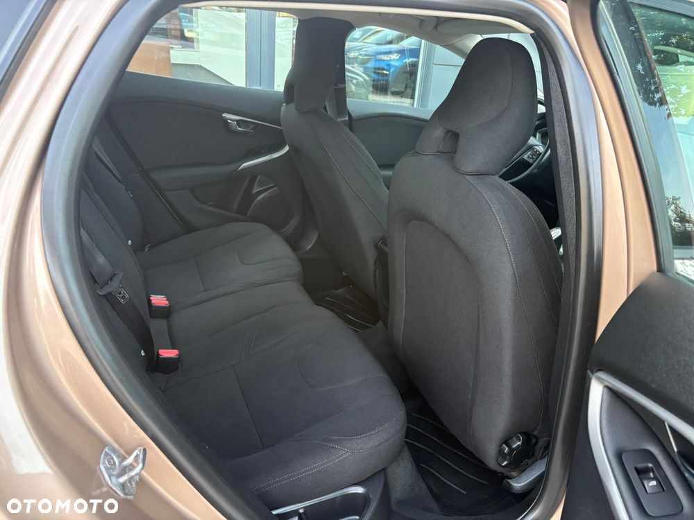 Volvo V40 D2 - 14