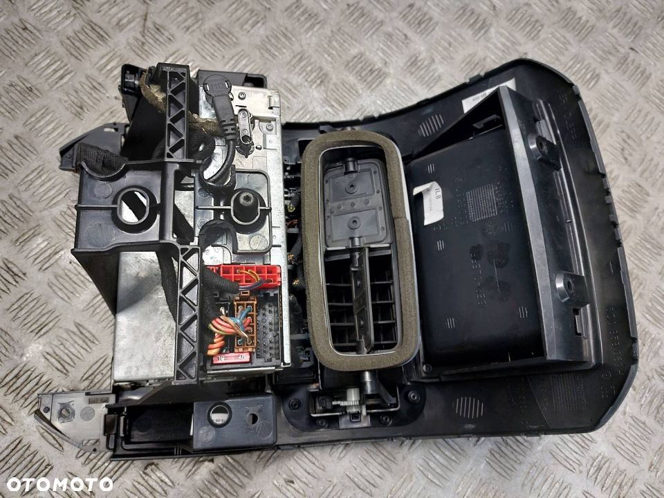 RADIO ODTWARZACZ + RAMKA KONSOLI 2 DIN POLO IV - 7