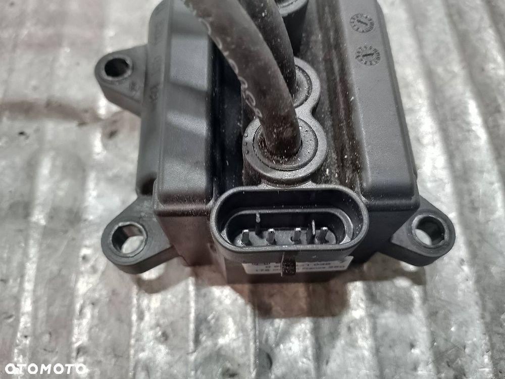 CEWKA ZAPŁONOWA RENAULT CLIO II LIFT 8200084401   8200051128 1.2 B - 2