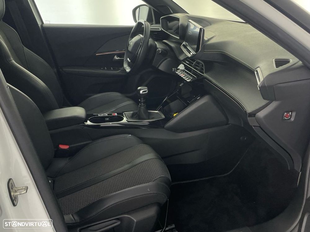 Peugeot 2008 1.2 PureTech GT - 22