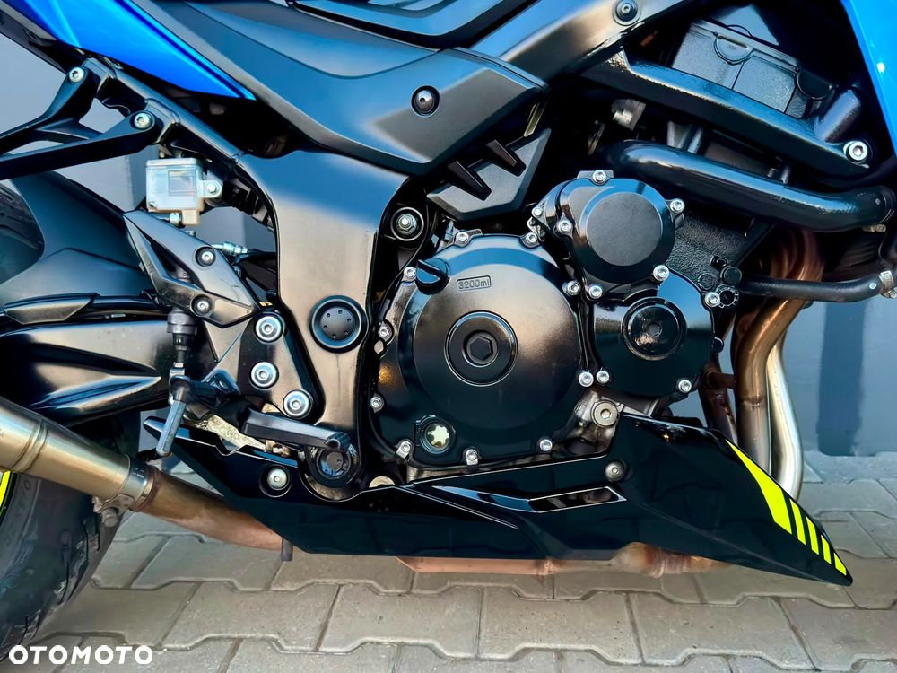 Suzuki GSX - 14
