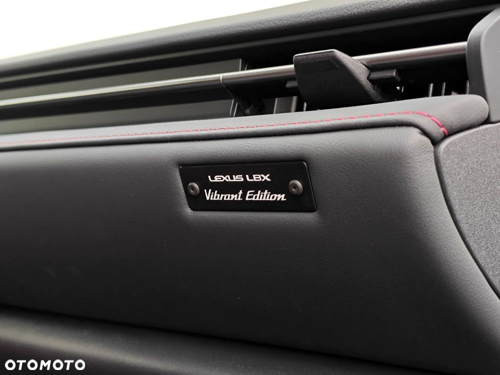 Lexus LBX 1.5 Hybrid Vibrant Edition - 24