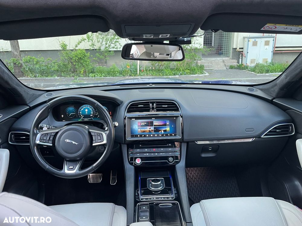 Jaguar F-Pace 30d AWD R-Sport - 19
