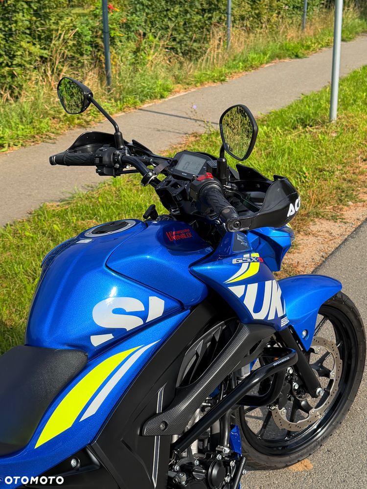 Suzuki GSX - 16