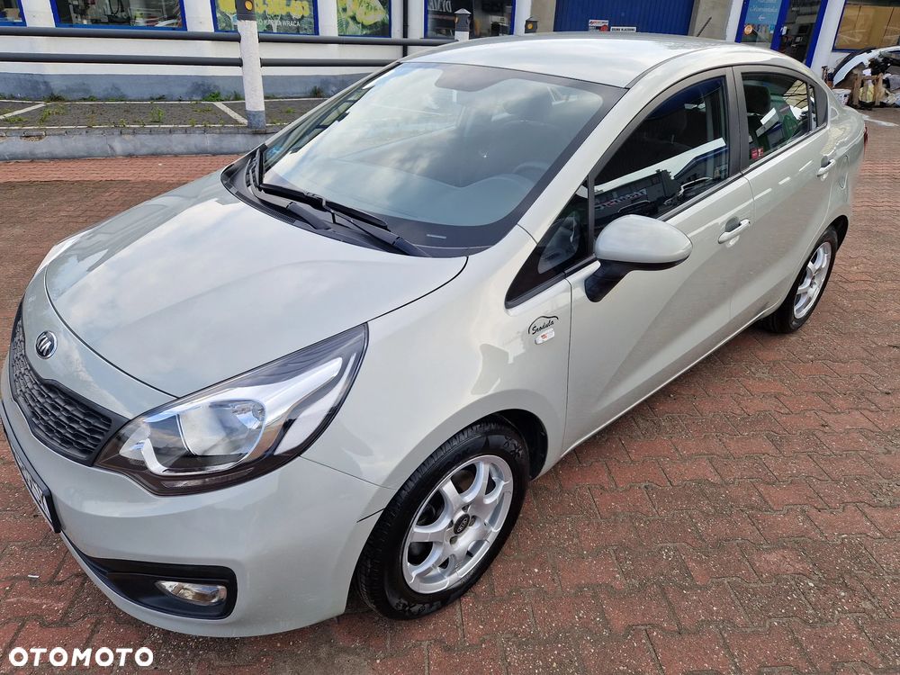 Kia Rio 1.2 L - 4