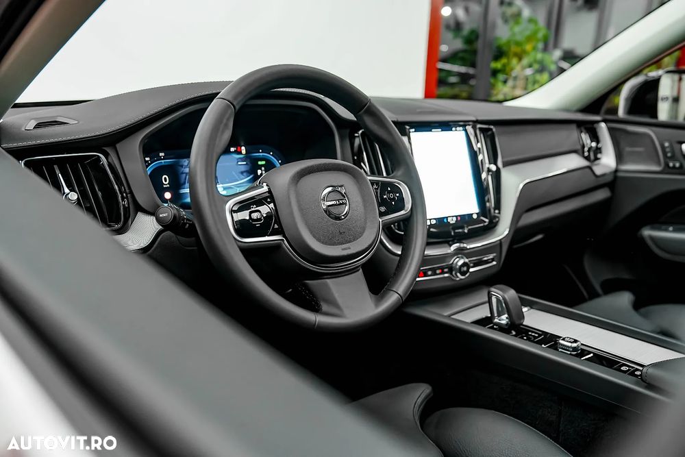 Volvo XC 60 T6 AWD Plus Dark - 16