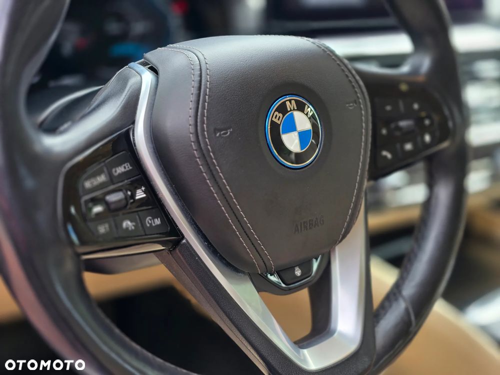 BMW Seria 5 530e Luxury Line - 24