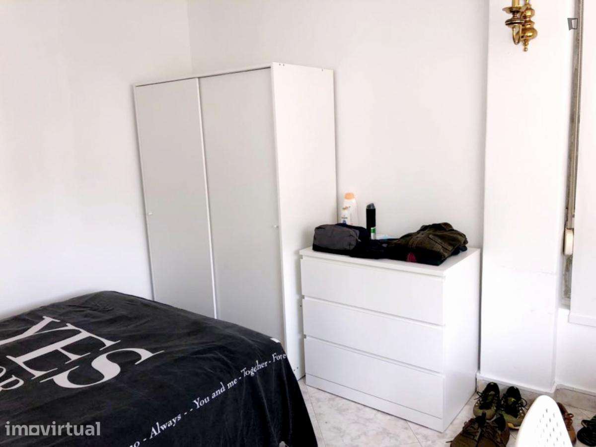 Quarto - localizado em Linda-a-Velha Lisbon - Grande imagem: 4/22