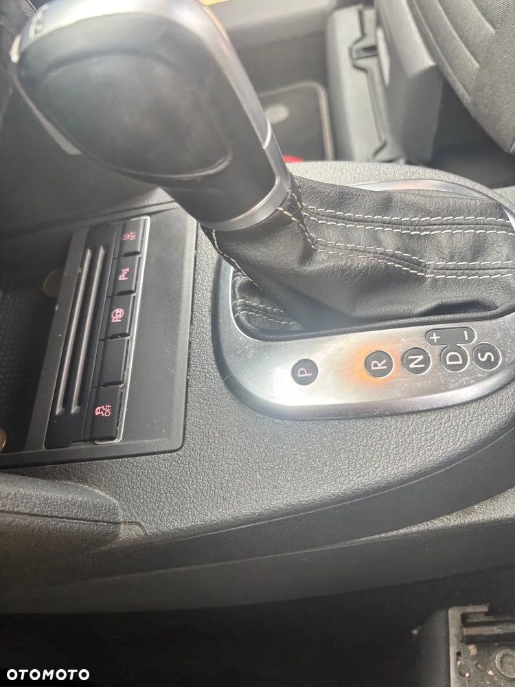 Volkswagen Touran 2.0 TDI DPF DSG Cup - 8