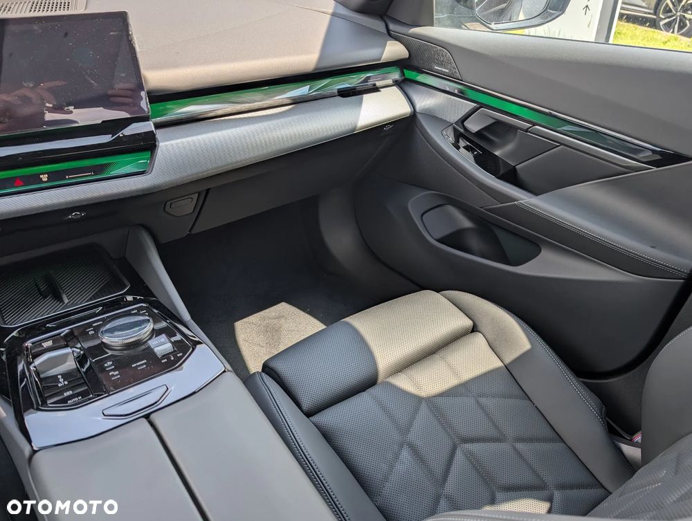 BMW Seria 5 520d mHEV - 14