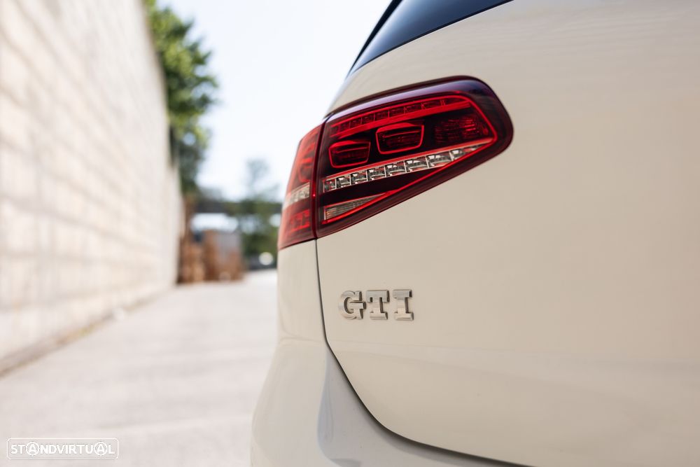 VW Golf GTI Performance BlueMotion DSG - 13