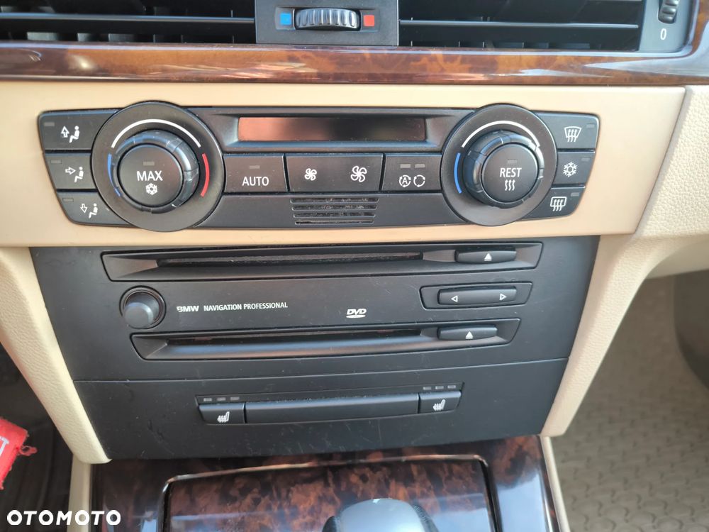 BMW Seria 3 330i - 33