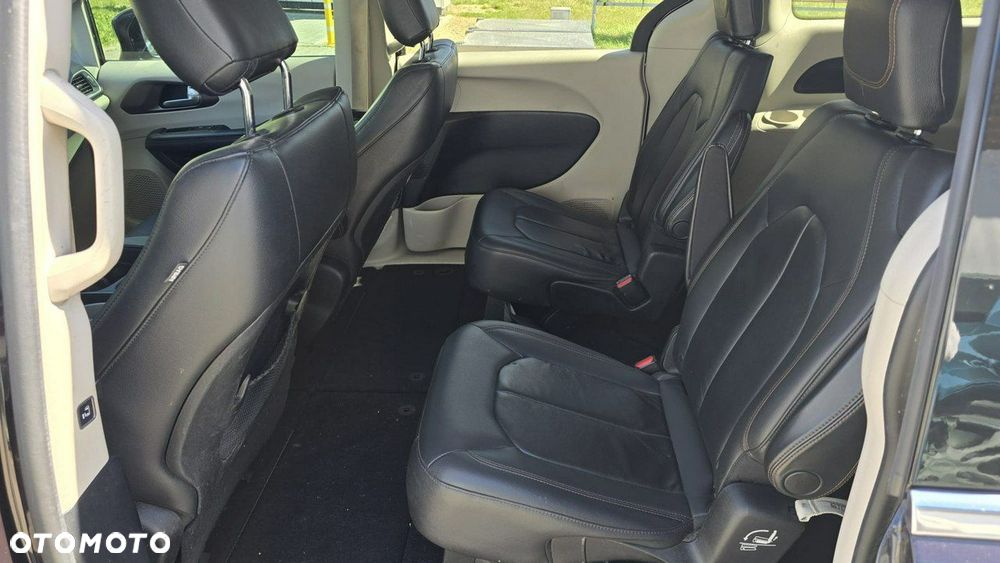 Chrysler Pacifica - 26