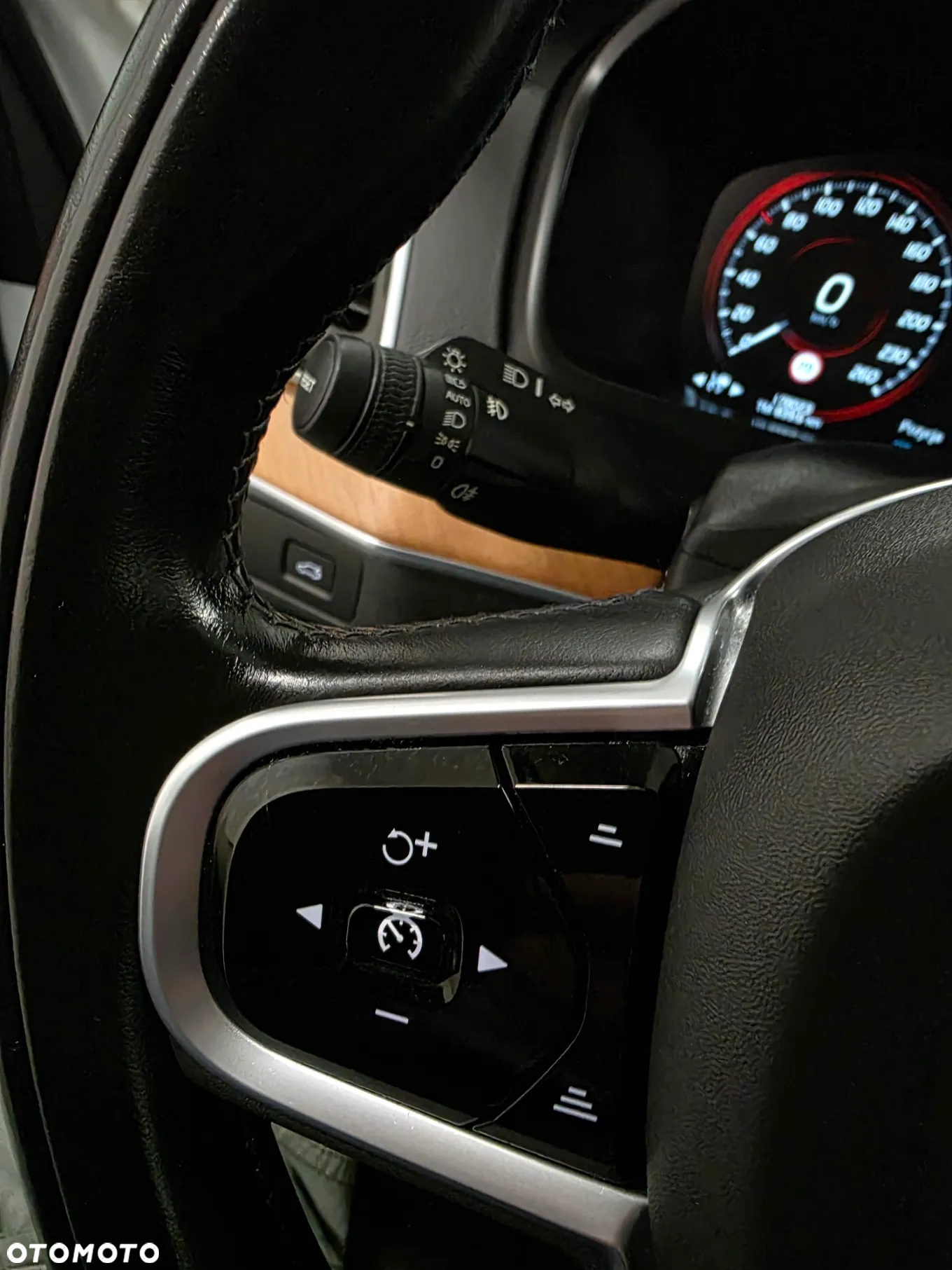 Volvo XC 90 D5 AWD R-Design - 24